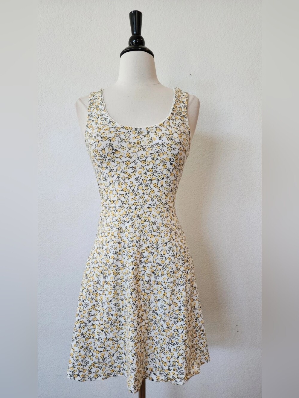 Floral Scoop Neck Sundress in White and Yellow